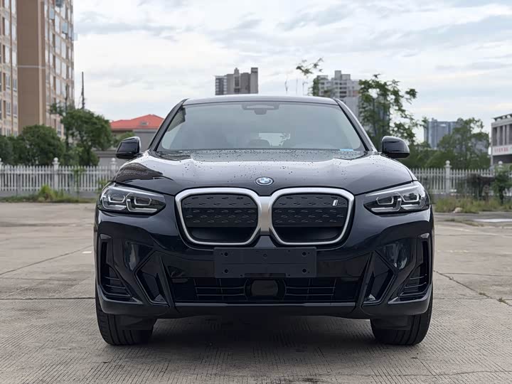 BMW iX3, 2023 — фото 2 из 9