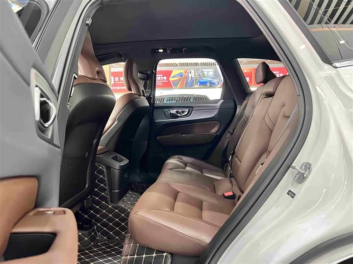 Volvo XC60 Hybrid, 2022 — фото 12 из 12