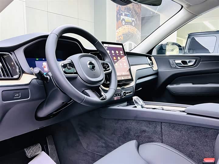 Volvo XC60, 2026 — фото 8 из 9
