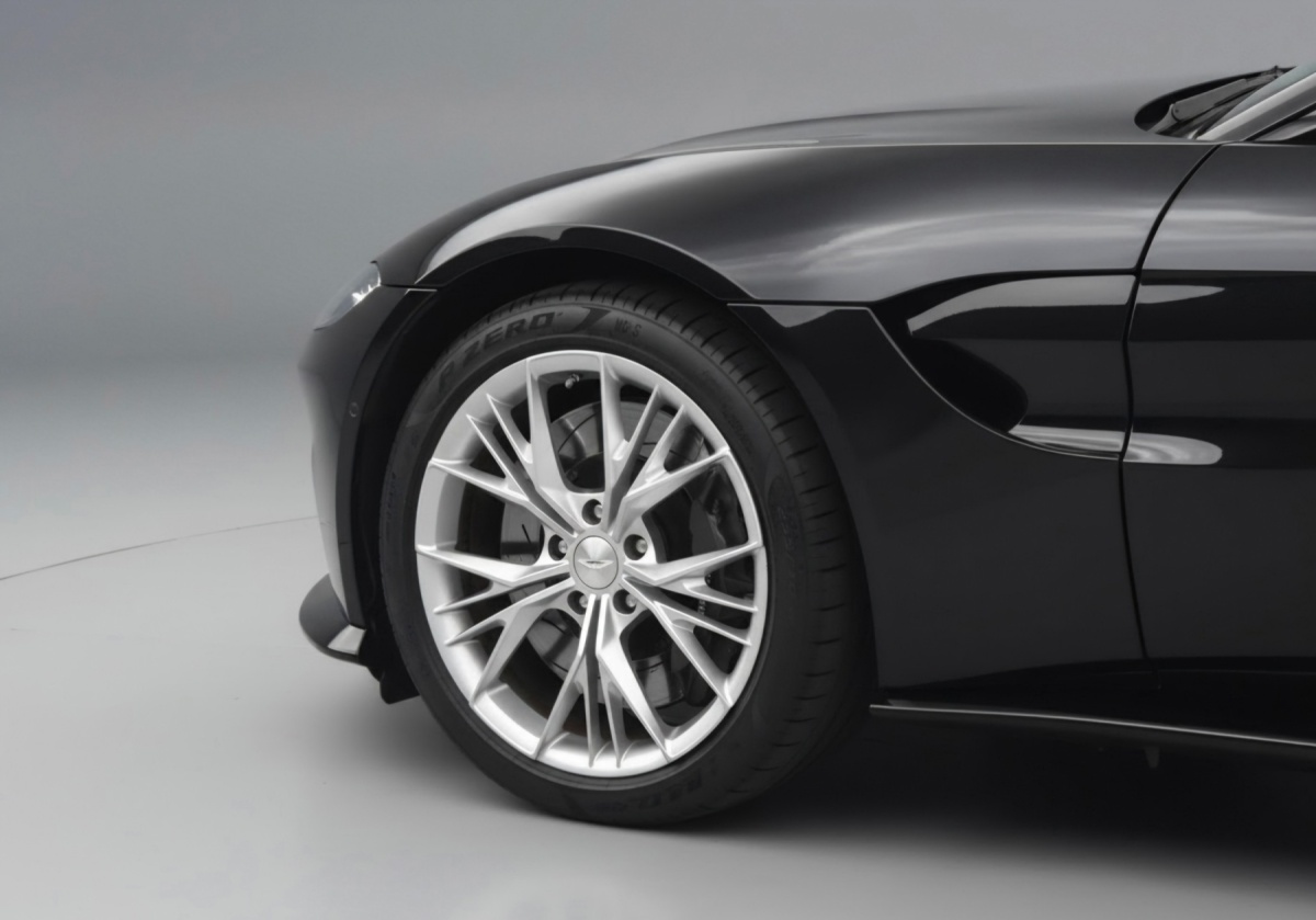 Aston Martin Vantage, 2022 — фото 5 из 12