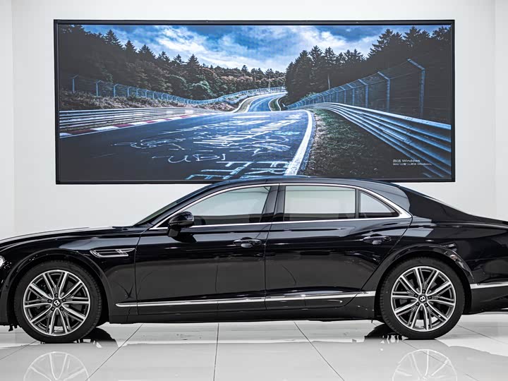 Bentley Flying Spur, 2023 — фото 3 из 9