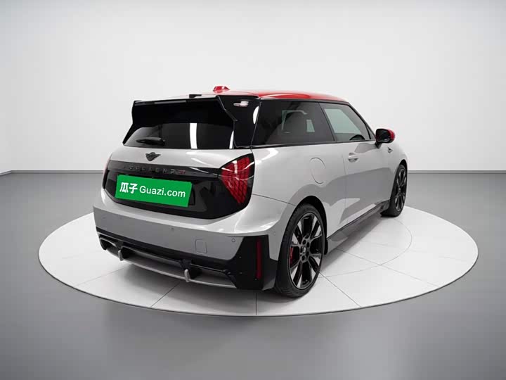 Mini Cooper JCW, 2025 — фото 6 из 9