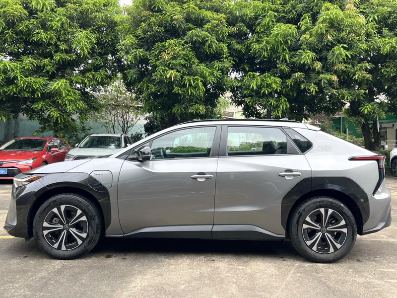 Toyota bZ4X Platinum, 2024 — фото 3 из 11