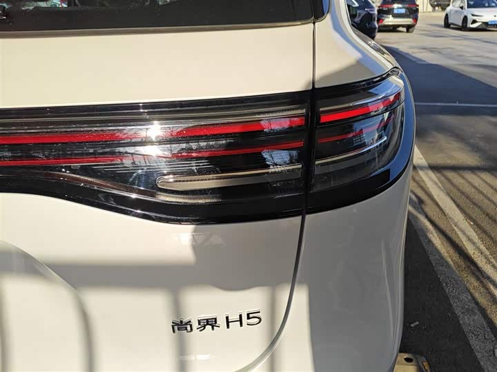 Shangjie (Huawei × SAIC) H5, 2025 — фото 8 из 9