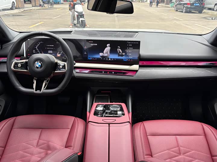 BMW 5 Series, 2024 — фото 8 из 9