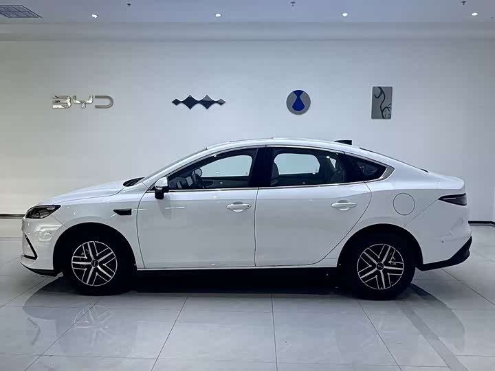BYD Seal 05 DM-i Hybrid, 2025 — фото 3 из 9