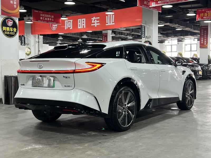 Toyota bZ5, 2025 — фото 6 из 12
