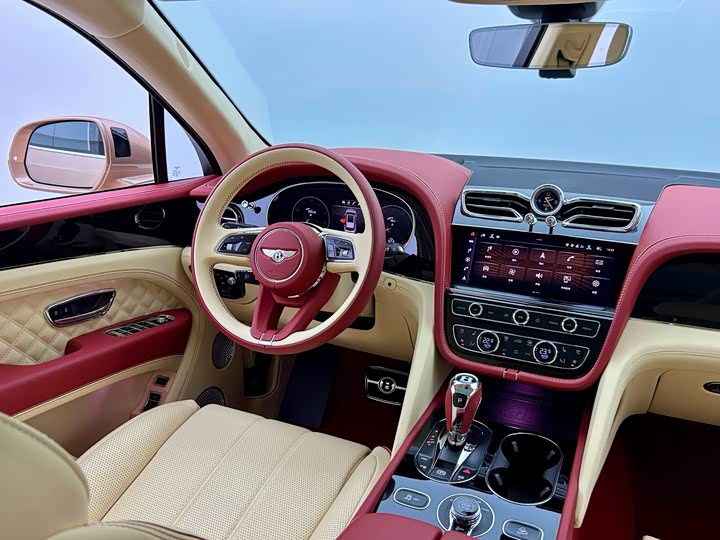 Bentley Bentayga, 2023 — фото 6 из 9