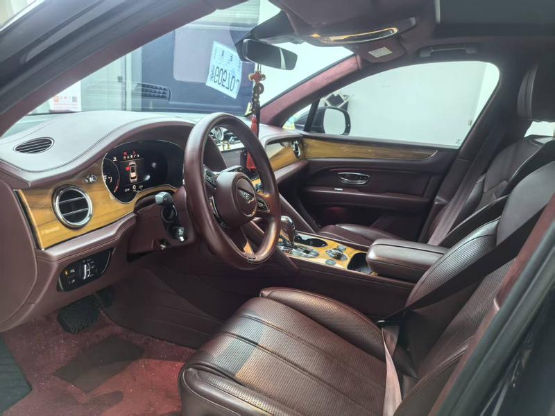 Bentley Bentayga Hybrid, 2022 — фото 6 из 8