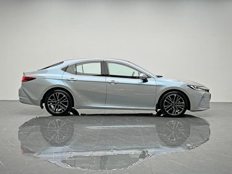 Toyota Camry, 2024 — фото 8 из 12