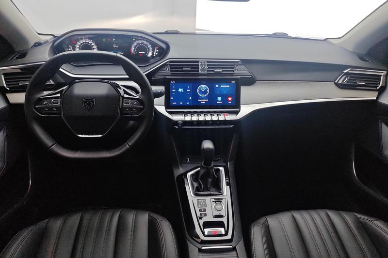 Peugeot 408, 2023 — фото 8 из 12