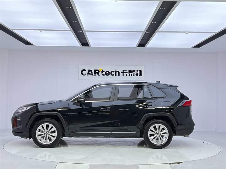 Toyota Wildlander, 2022 — фото 2 из 9