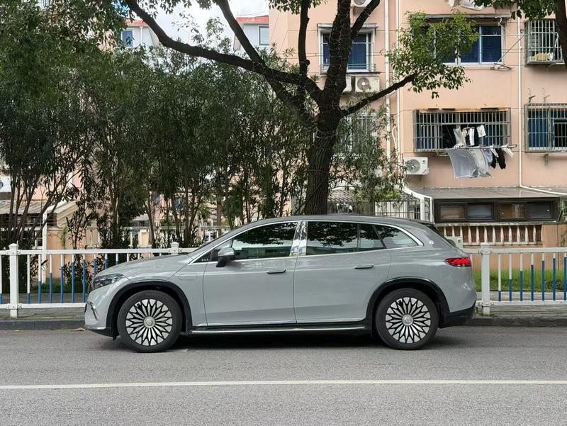 Mercedes-Benz Maybach EQS SUV, 2025 — фото 2 из 10