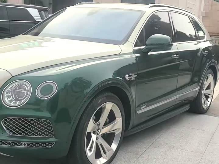 Bentley Bentayga Hybrid, 2022 — фото 2 из 9