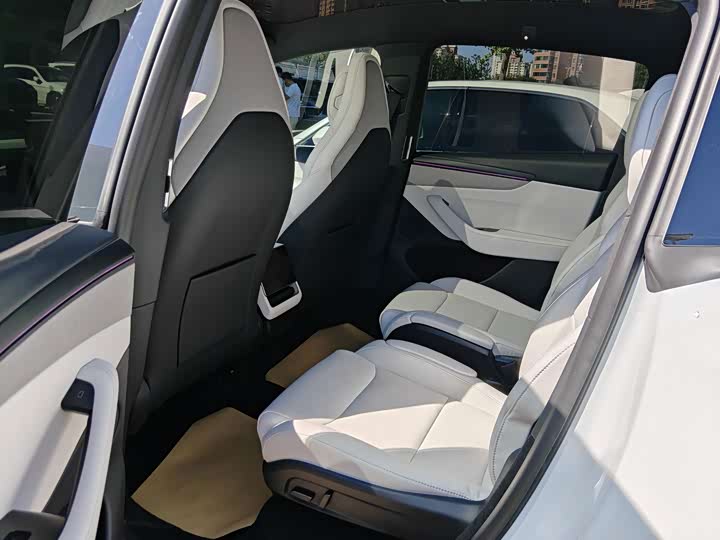 Tesla Model Y, 2026 — фото 6 из 9