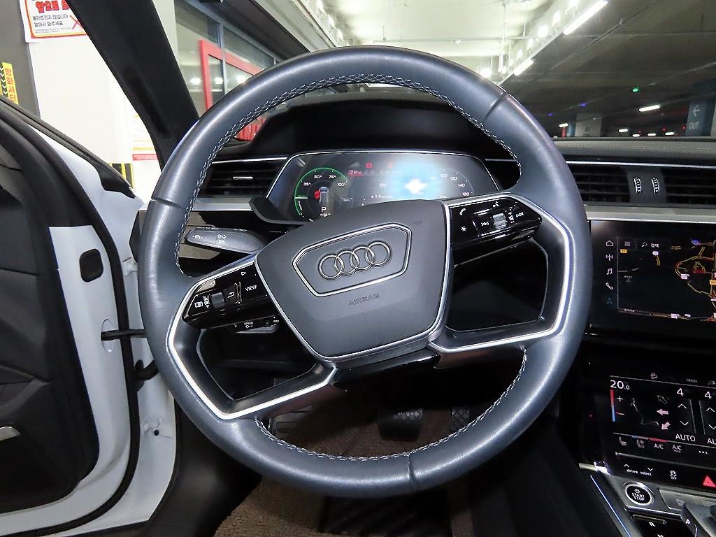 Audi Q8 e-tron, 2024 — фото 7 из 12