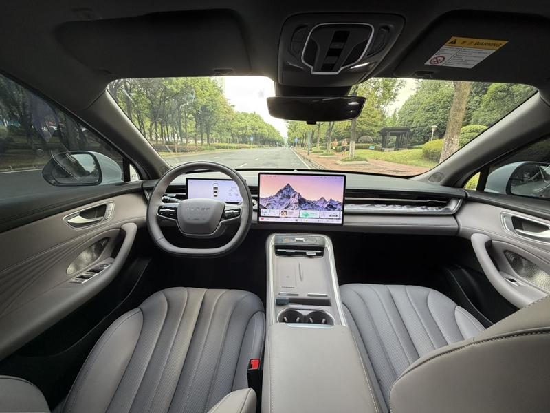Roewe M7 DMH, 2025 — фото 7 из 11