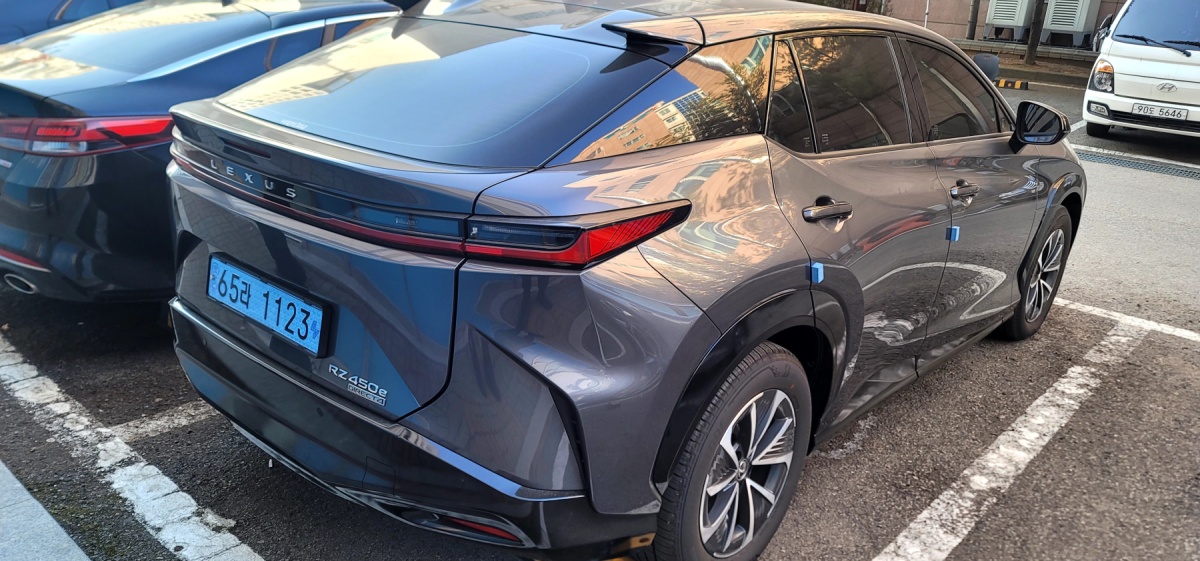 Lexus RZ, 2023 — фото 2 из 12