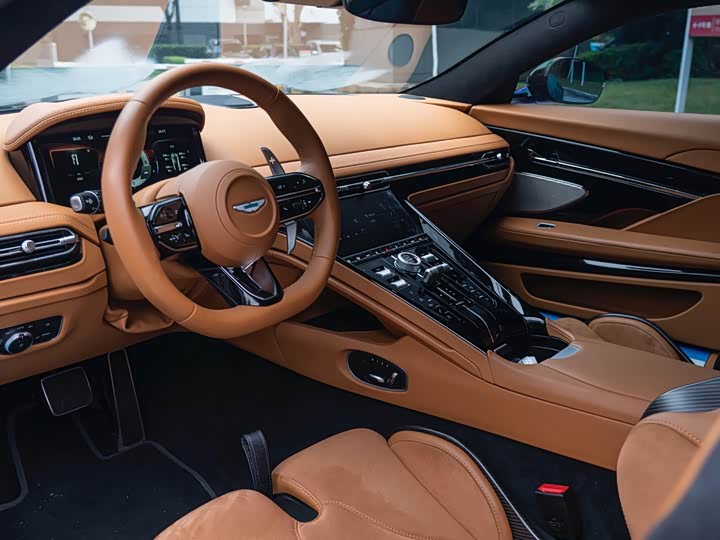 Aston Martin DB12, 2024 — фото 9 из 9