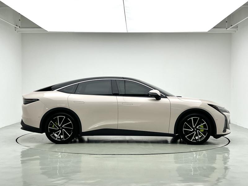 BAIC Arcfox Alpha S5, 2025 — фото 8 из 12