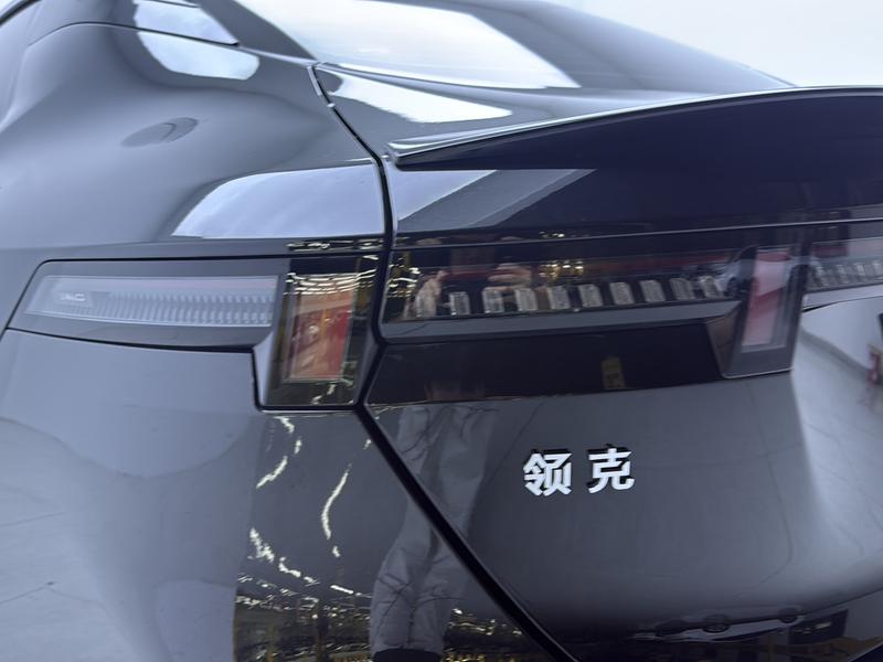 Lynk & Co 07 EM-P Hybrid, 2024 — фото 10 из 12