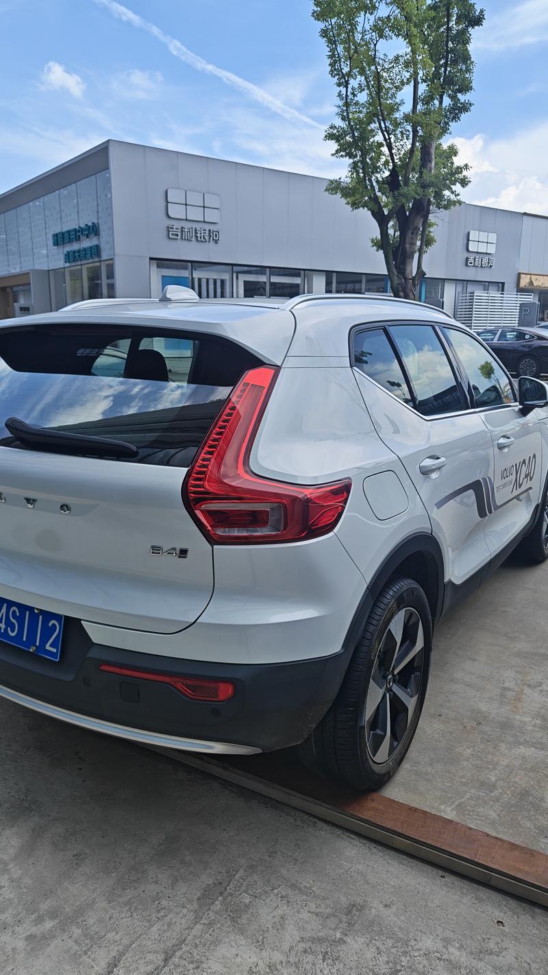 Volvo XC40, 2024 — фото 5 из 8