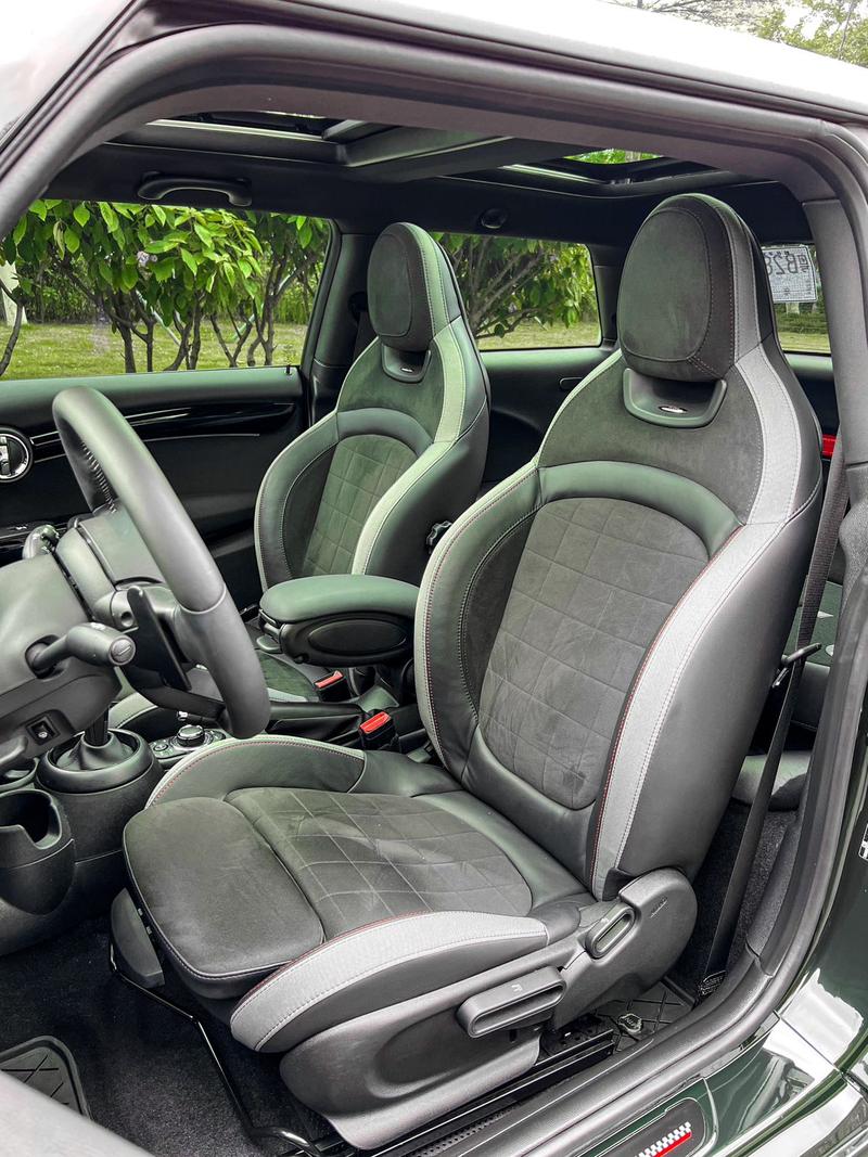 Mini Mini JCW, 2022 — фото 12 из 12