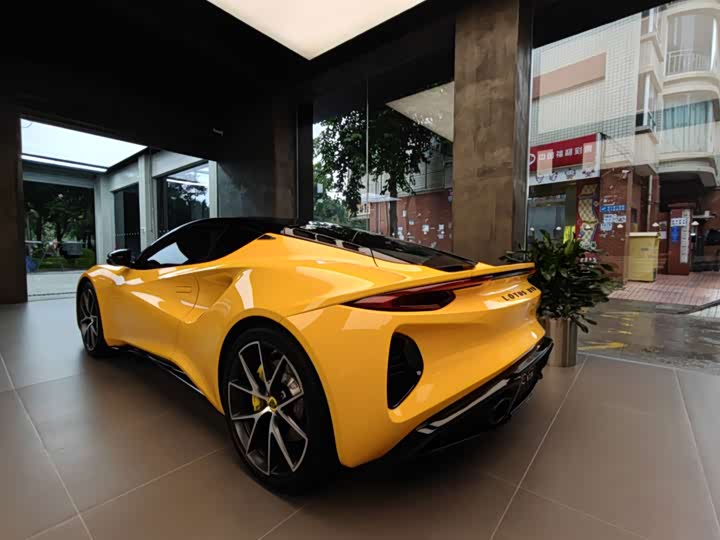 Lotus Emira, 2023 — фото 4 из 9