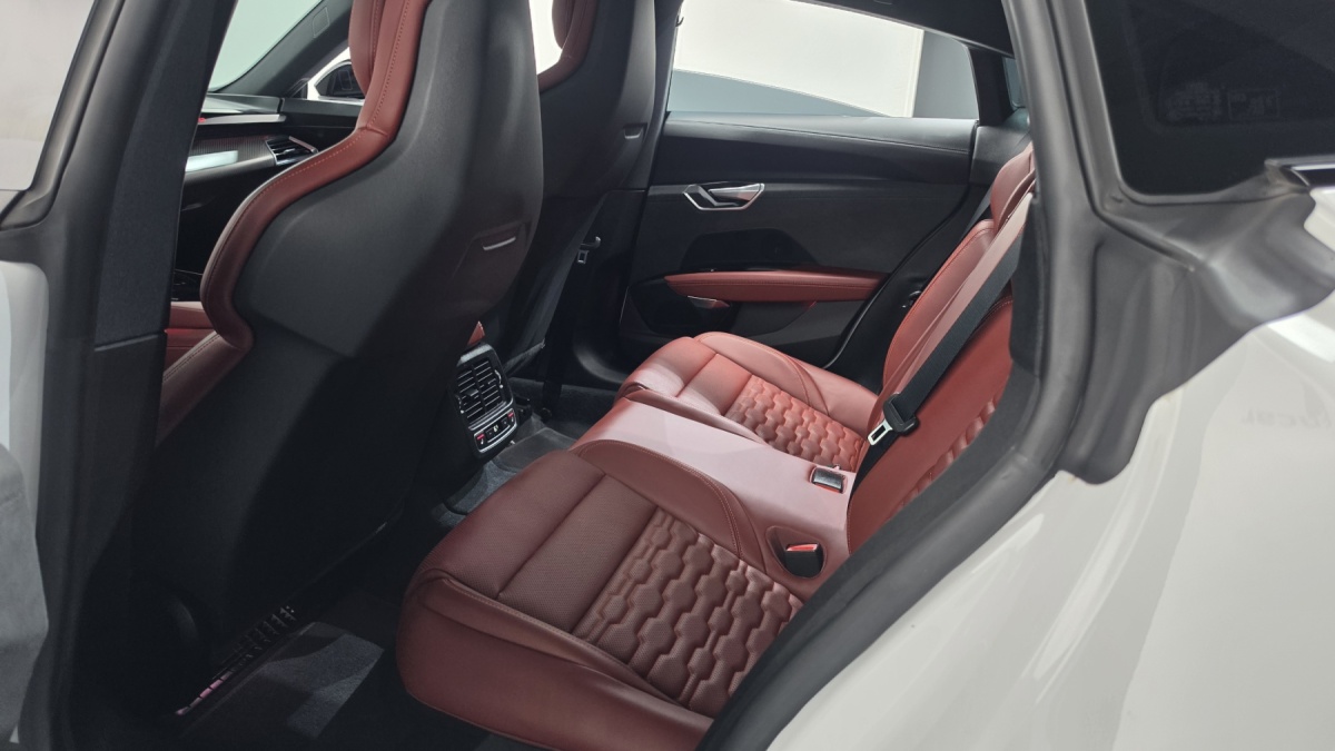 Audi e-tron GT, 2022 — фото 10 из 12