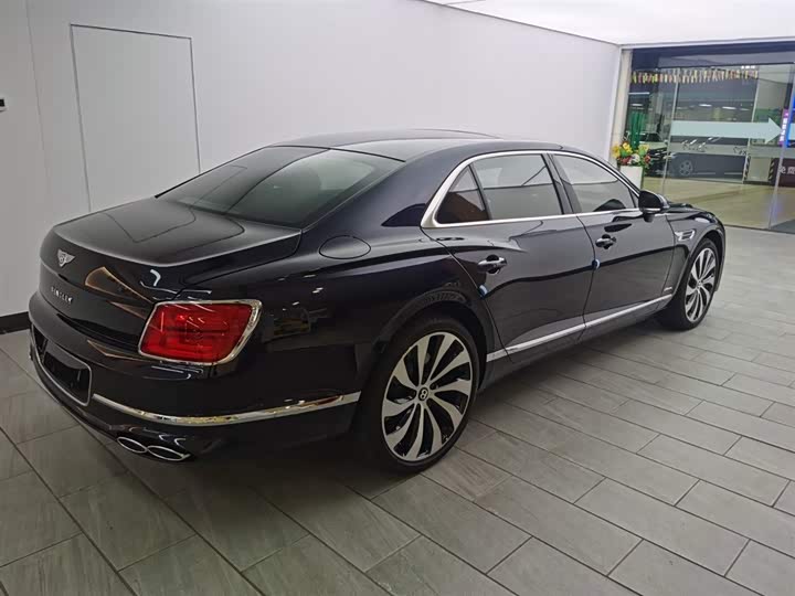 Bentley Flying Spur, 2024 — фото 4 из 9