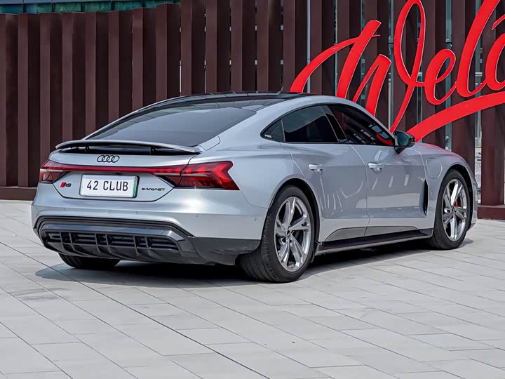 Audi e-tron GT, 2024 — фото 8 из 9