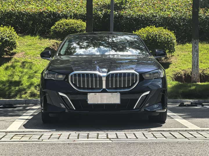 BMW 5 Series, 2025 — фото 2 из 9
