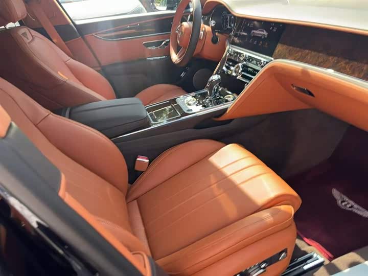 Bentley Flying Spur, 2023 — фото 6 из 7
