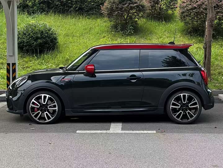 Mini Mini JCW, 2022 — фото 2 из 9