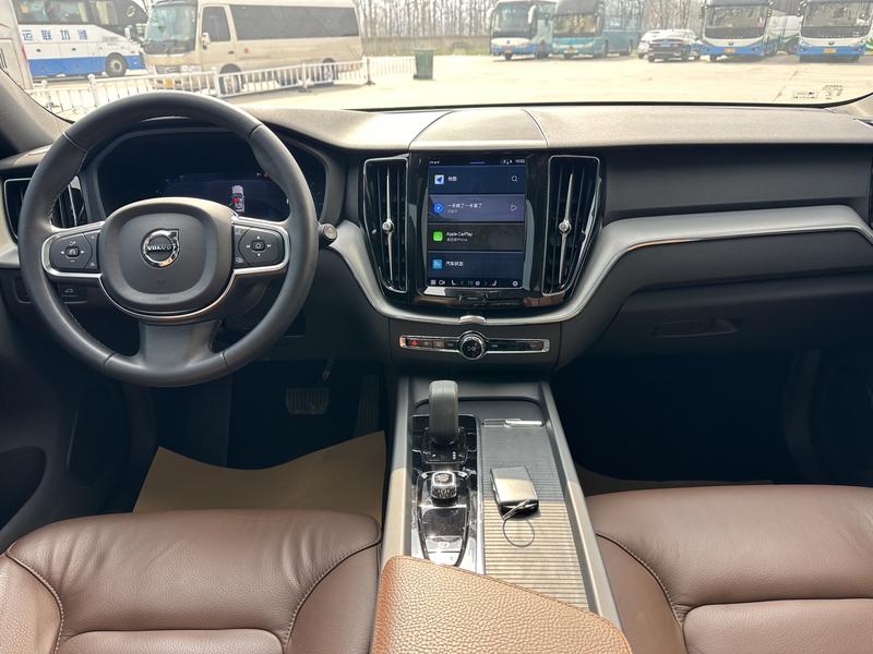 Volvo XC60, 2021 — фото 6 из 10