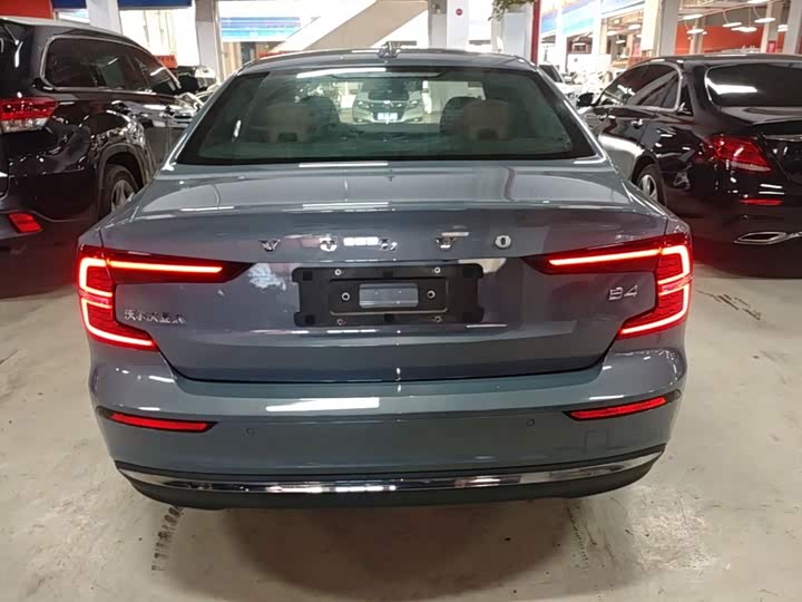 Volvo S60, 2023 — фото 6 из 9