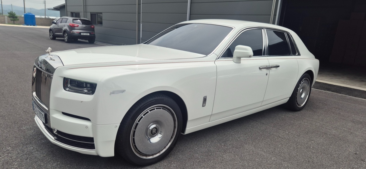 Rolls-Royce Phantom, 2025 — фото 2 из 12