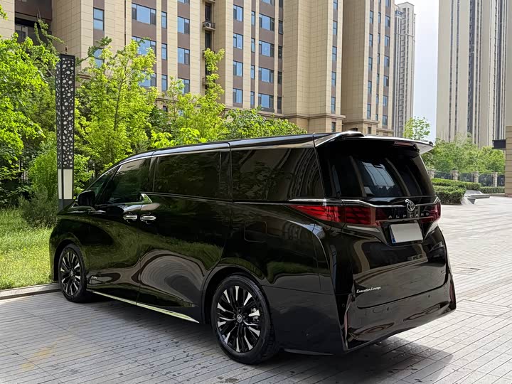 Toyota Alphard, 2024 — фото 5 из 9