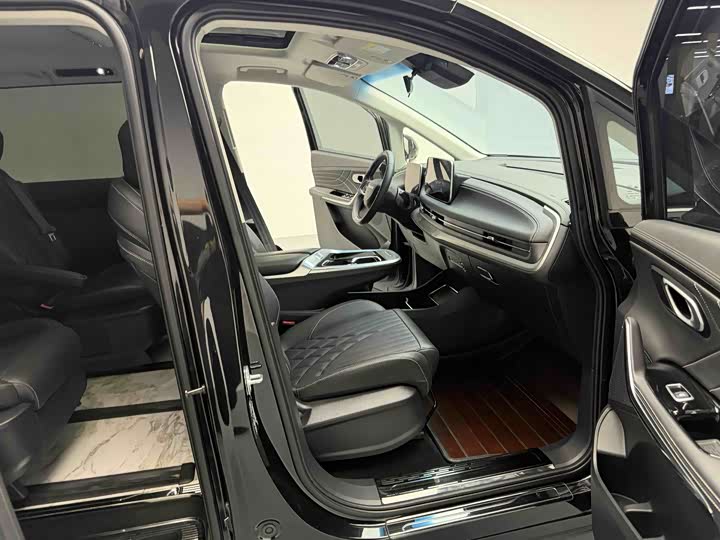 Maxus G90, 2023 — фото 2 из 9