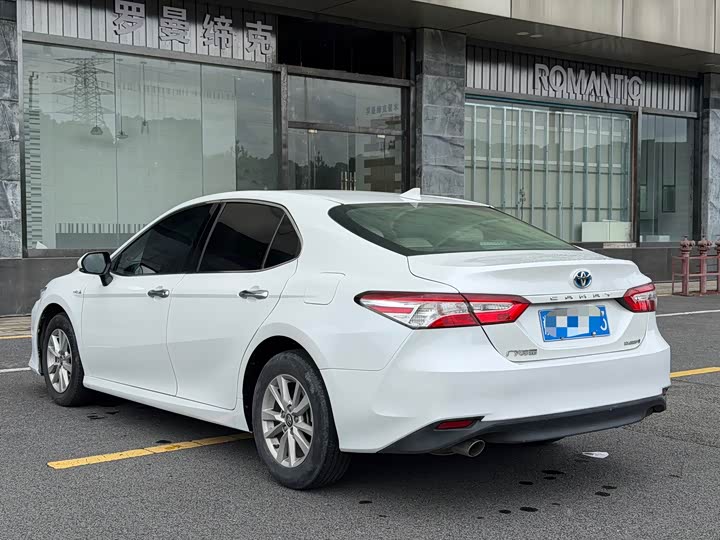 Toyota Camry, 2022 — фото 7 из 9