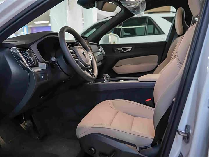 Volvo XC60, 2026 — фото 4 из 9