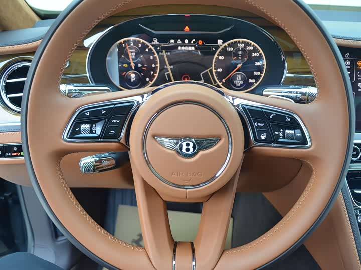 Bentley Flying Spur Hybrid, 2022 — фото 9 из 9