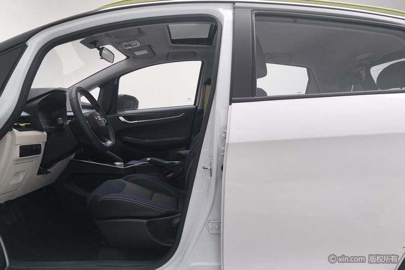 Geely Geometry EX3, 2022 — фото 11 из 12