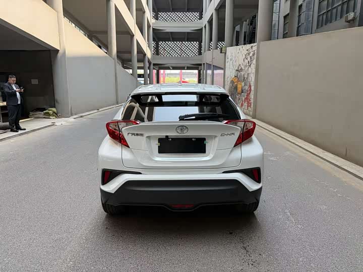 Toyota C-HR, 2023 — фото 5 из 9