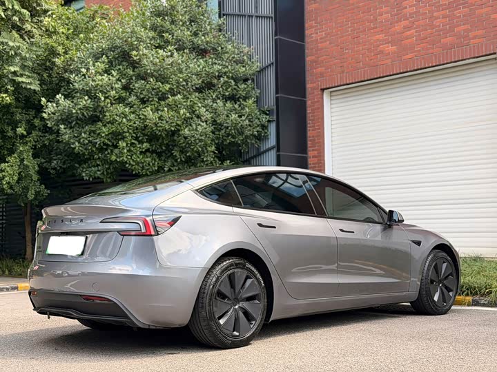 Tesla Model 3, 2025 — фото 7 из 9