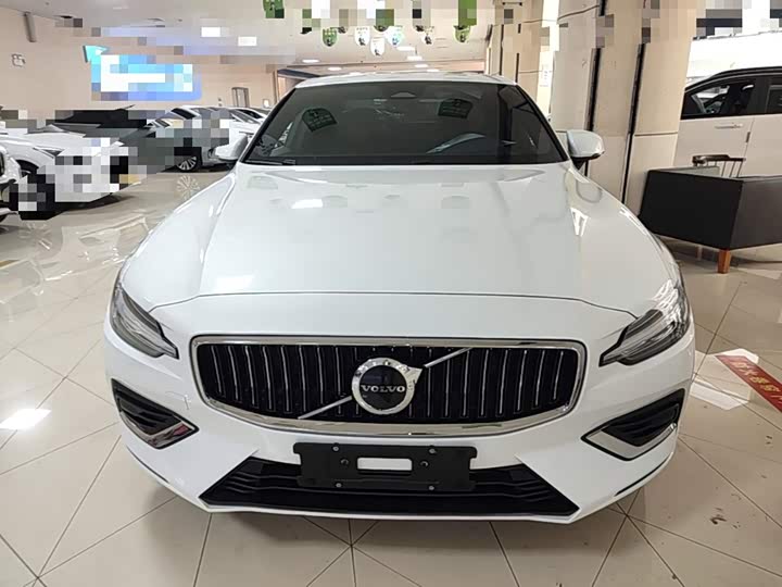 Volvo S60, 2023 — фото 3 из 9