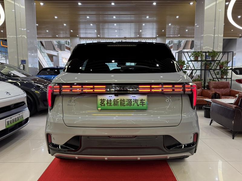 Lynk & Co 01 EM-P Hybrid, 2022 — фото 5 из 12