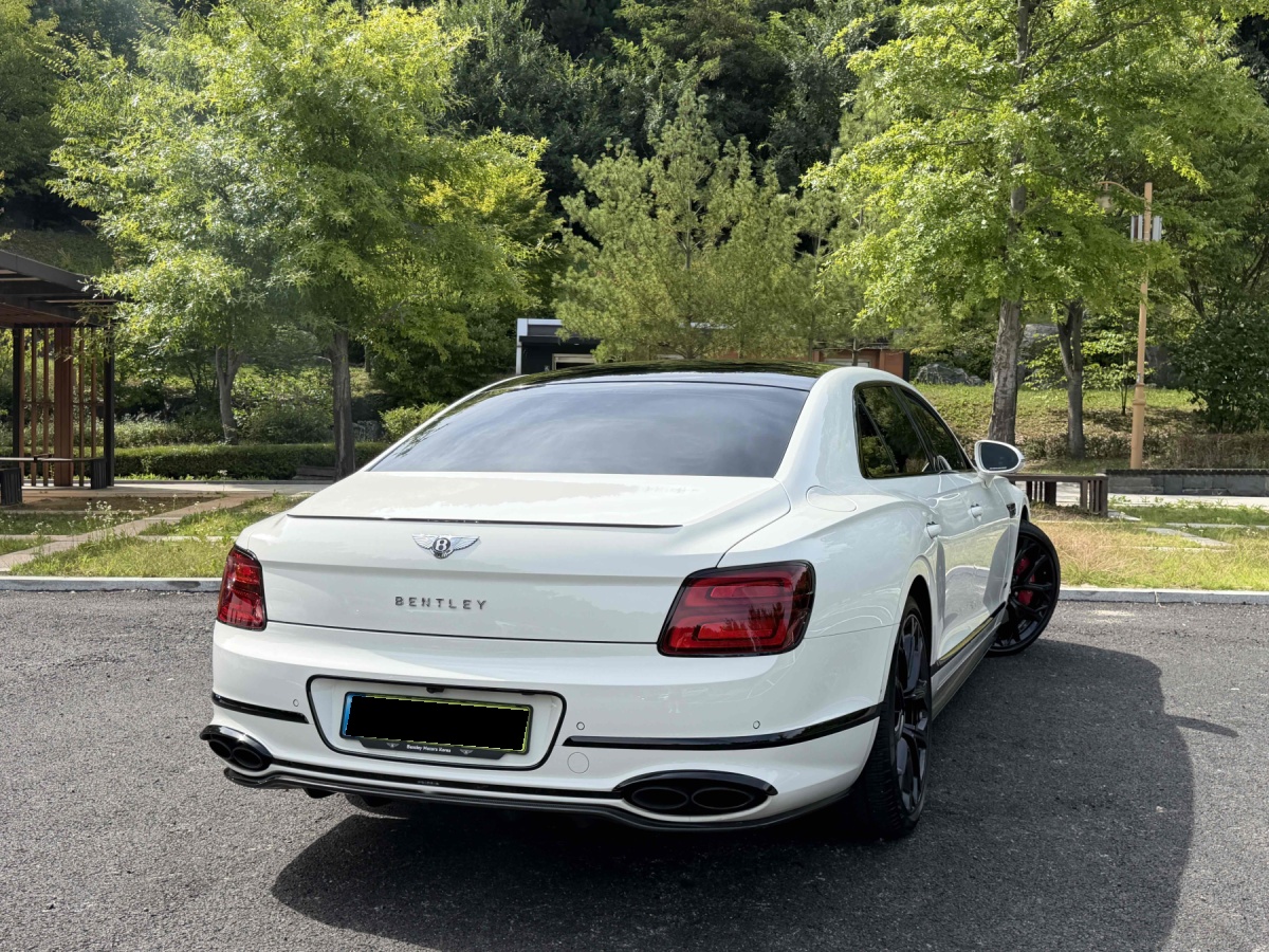 Bentley Flying Spur, 2023 — фото 2 из 12