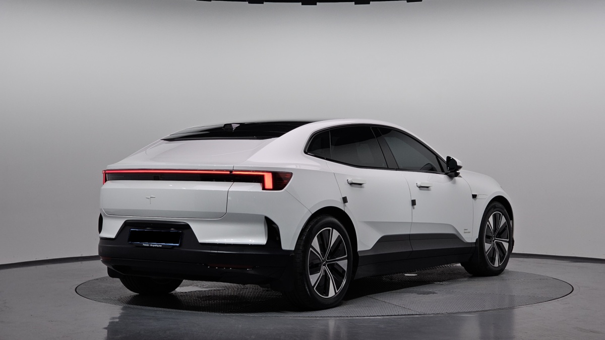 Polestar 4, 2025 — фото 2 из 12