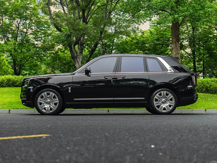 Rolls-Royce Cullinan, 2022 — фото 5 из 9